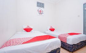 Oyo 1112 Comfitel Siwalankerto Aa4 Hotel
